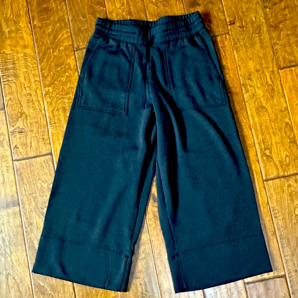 QUINCE SUPER SOFT BLACK GAUCHO PANTS WITH ELASTIC WAIST, POCKETS SIZE SM…